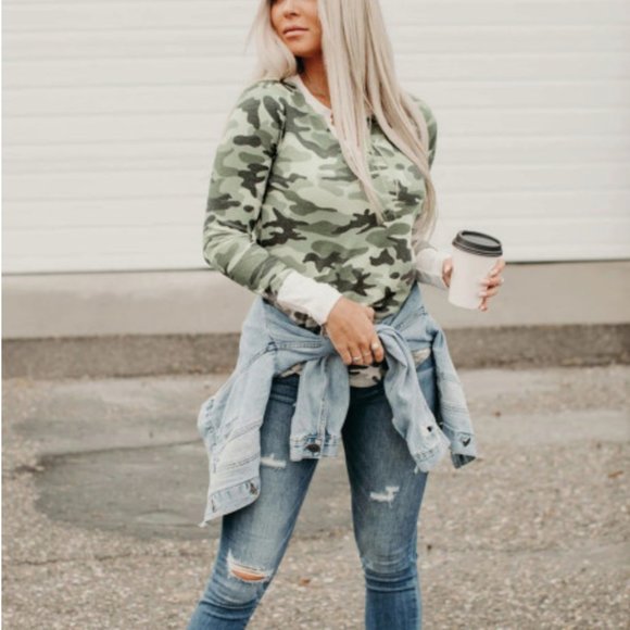 Cameron Notch Neck Camo Long Sleeve Thermal Top - Picture 2 of 5